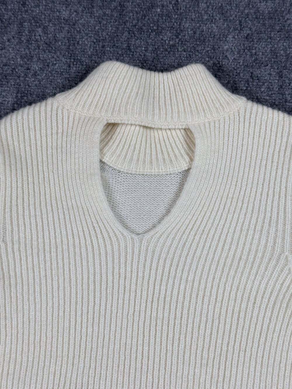 Women’s Moth Ivory Ribbed-Knit Mock Neck Keyhole Bell Sleeve Sweater Size M - Picture 6 of 8